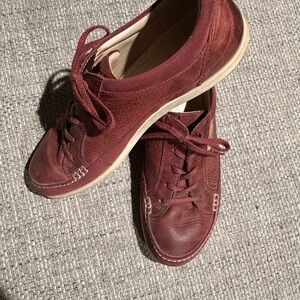EUC Ecco Women's Sneakers in Burgundy